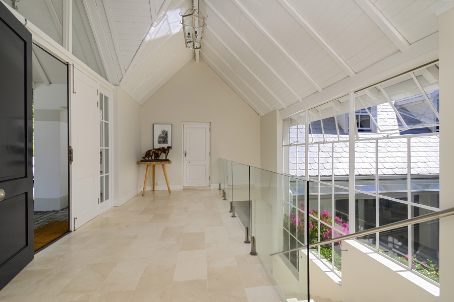 5 Bedroom Property for Sale in Constantia Western Cape